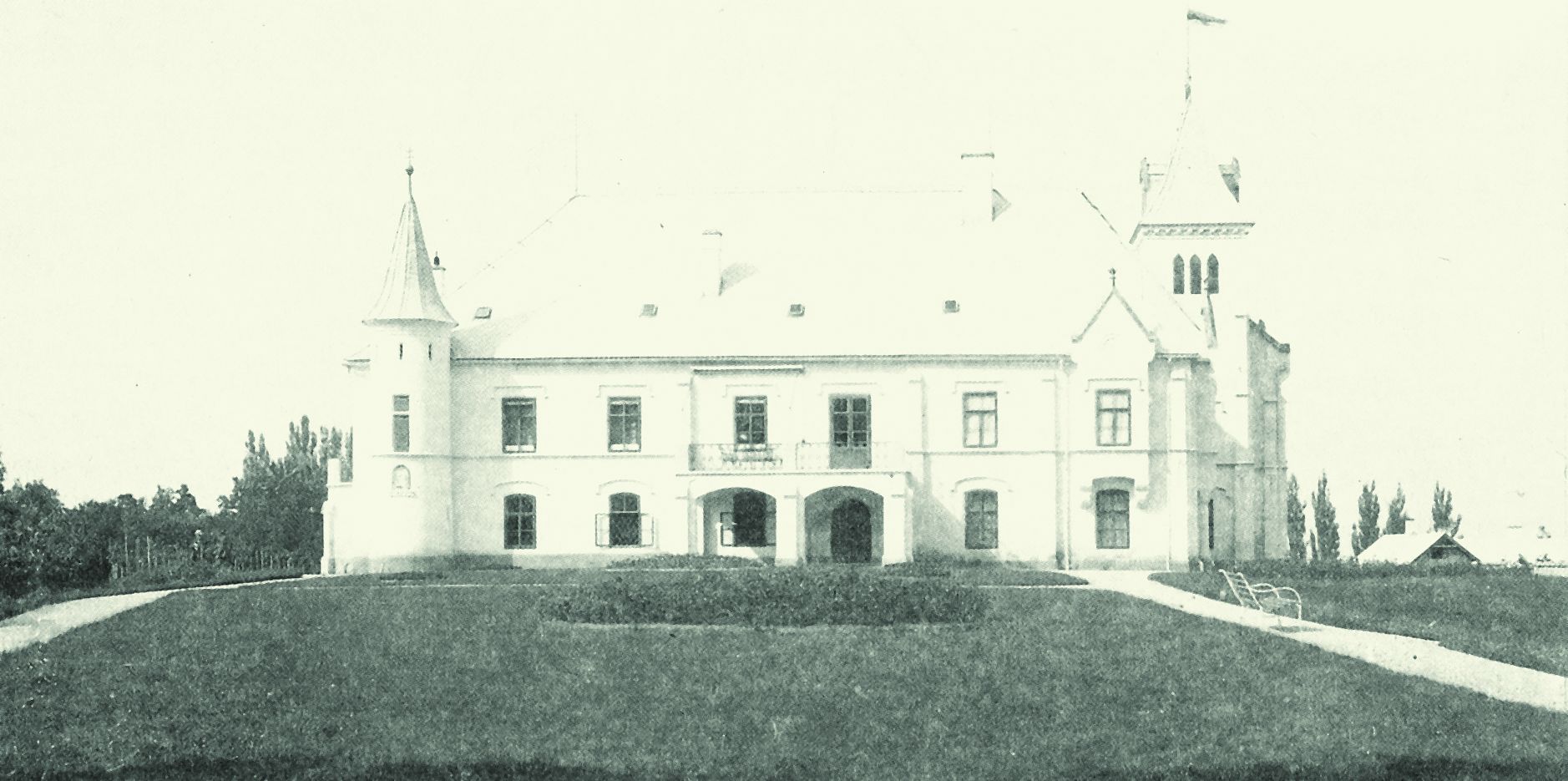 <p>izgled dvorca prije požara 1918.</p>