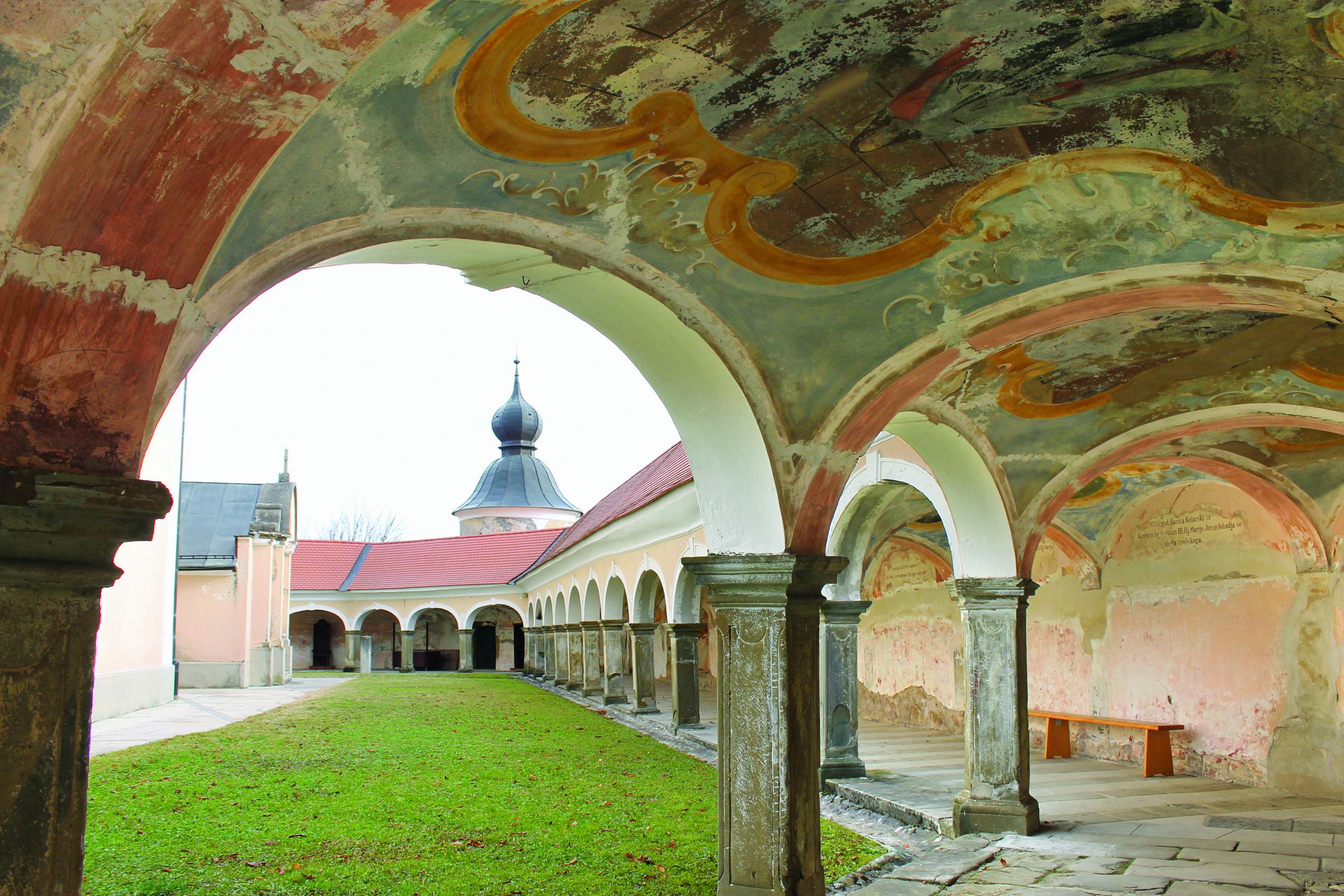 <p>arkade cinktora, 1773, crkva Majke Božje Jeruzalemske, Tr&scaron;ki Vrh</p>