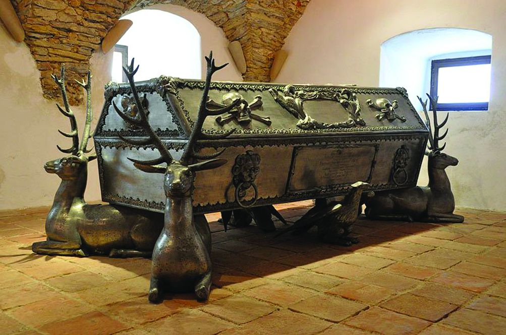 <p>obiteljska grobnica sa sarkofagom Žigmunda I. i Emerika Erdődyja, XVII. st., franjevački samostan, Klanjec</p>