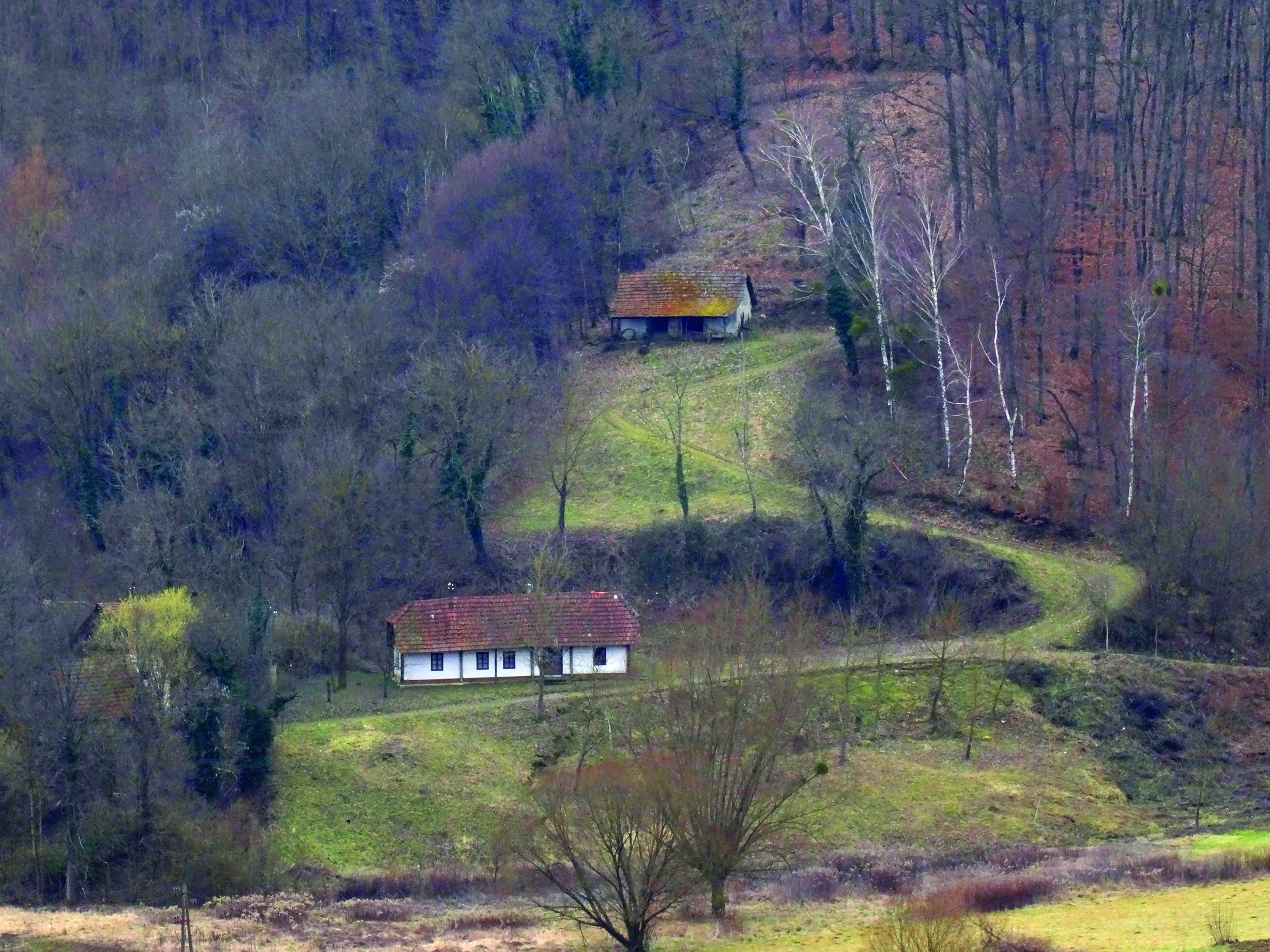 <p><em>hiža,</em> okolica Orehovice</p>