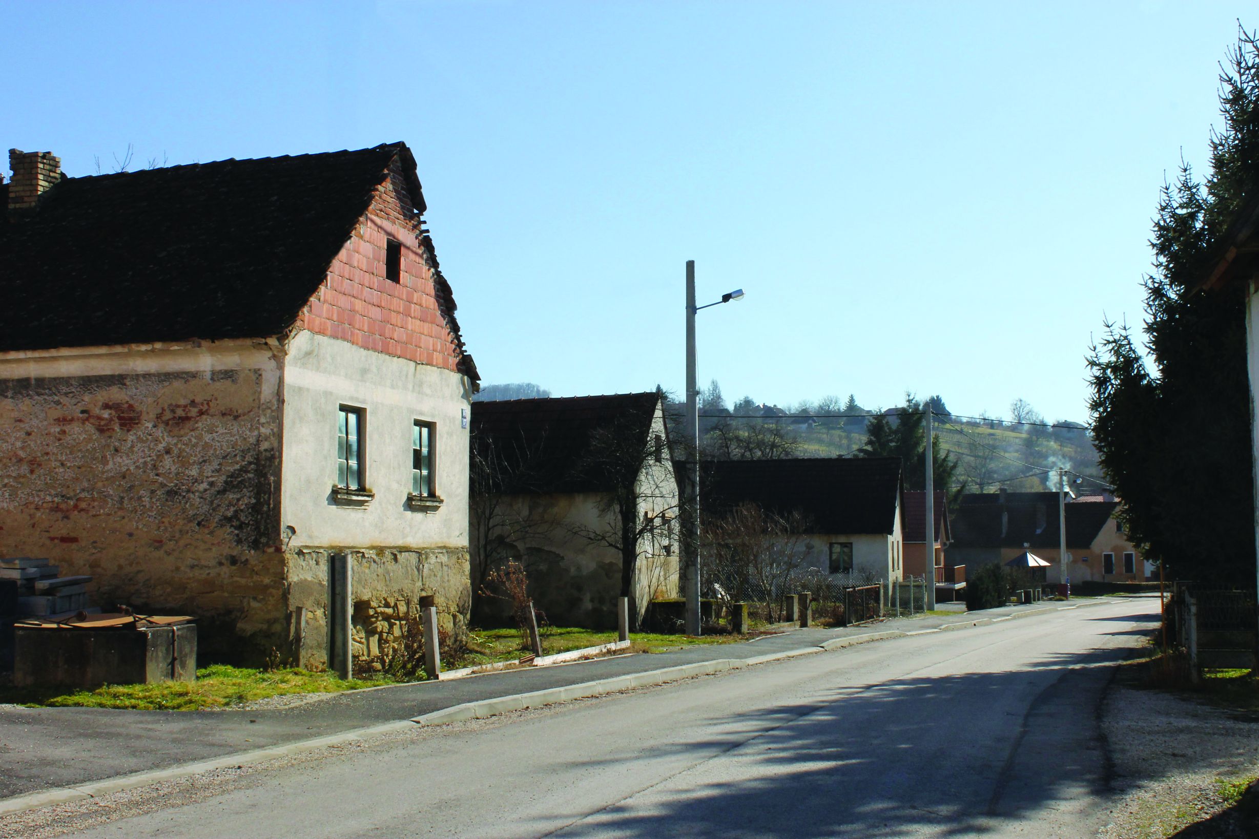 <p>ulica s tradicijskim kućama</p>