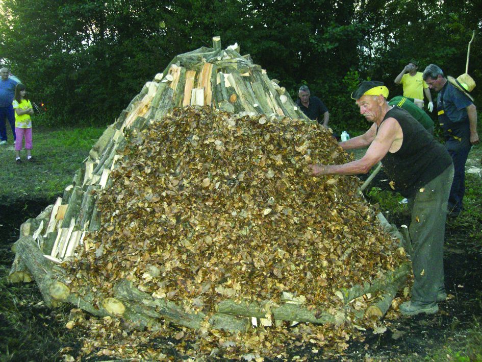 <p><em>vuglenarenje</em></p>