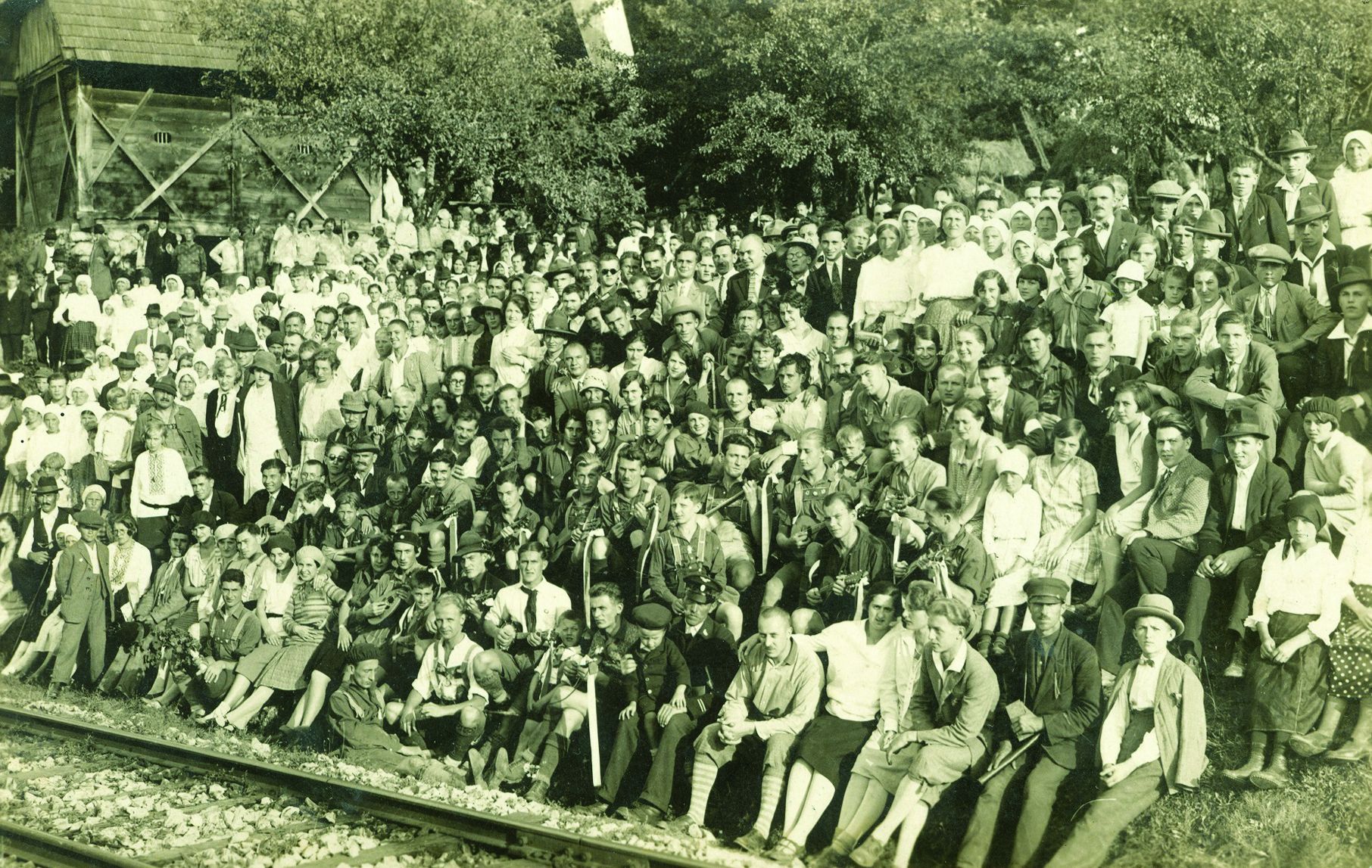 <p>svečano pu&scaron;tanje u promet pruge Zabok&ndash;Gornja Stubica, 1916.</p>