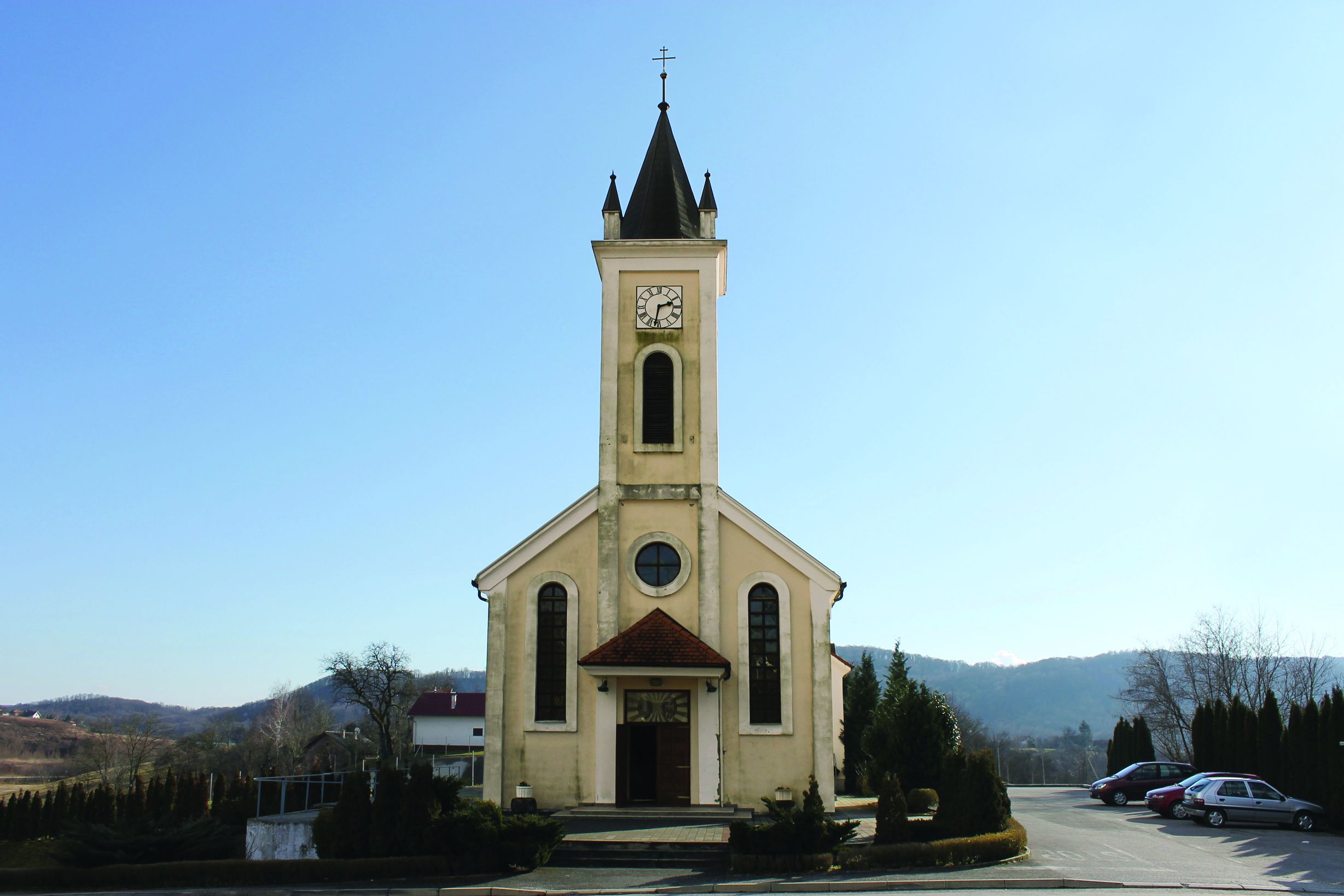 <p>crkva Kraljice mira, 2000.</p>