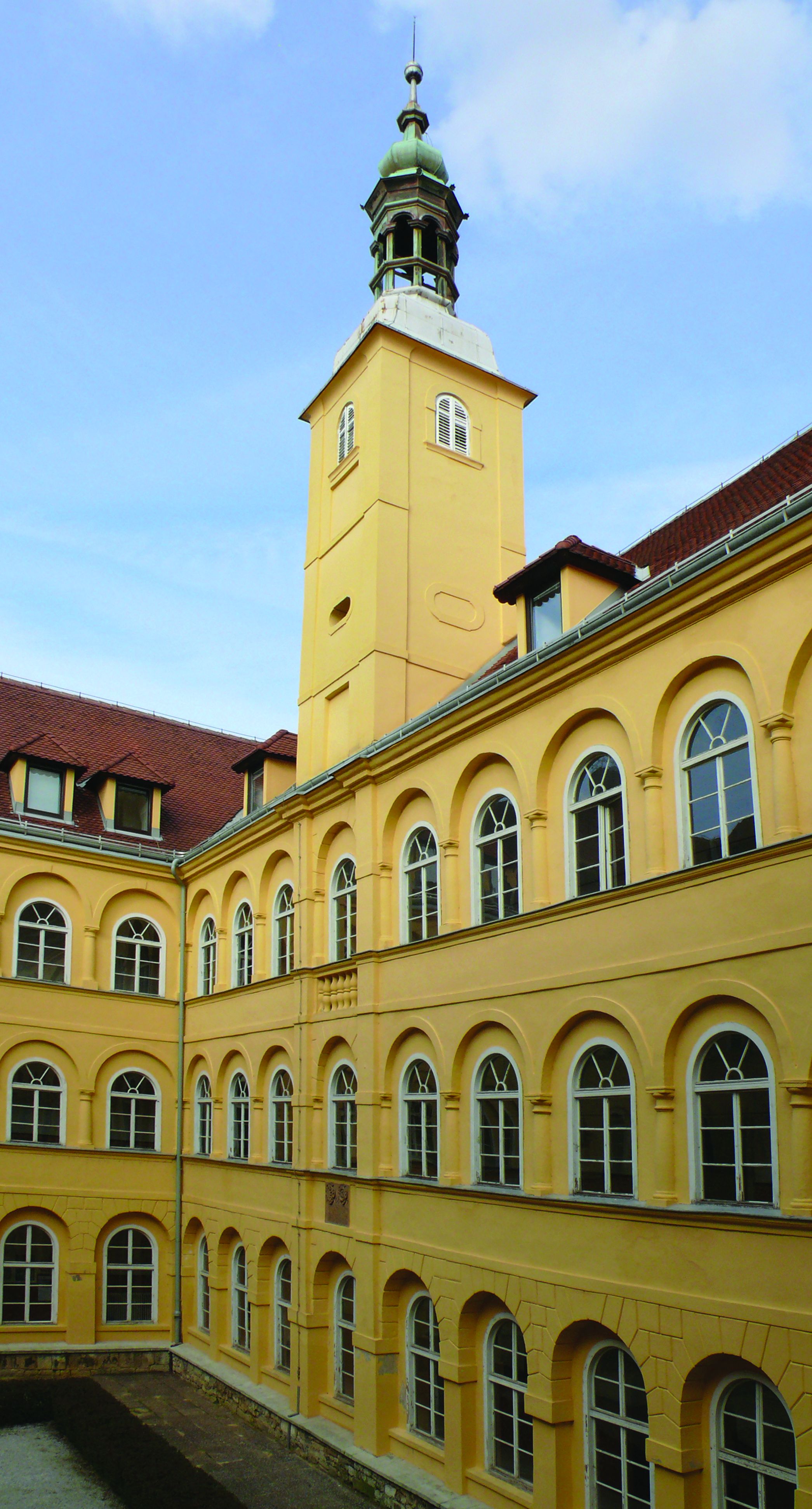 <p>dvorac Dra&scaron;ković, dvori&scaron;te</p>