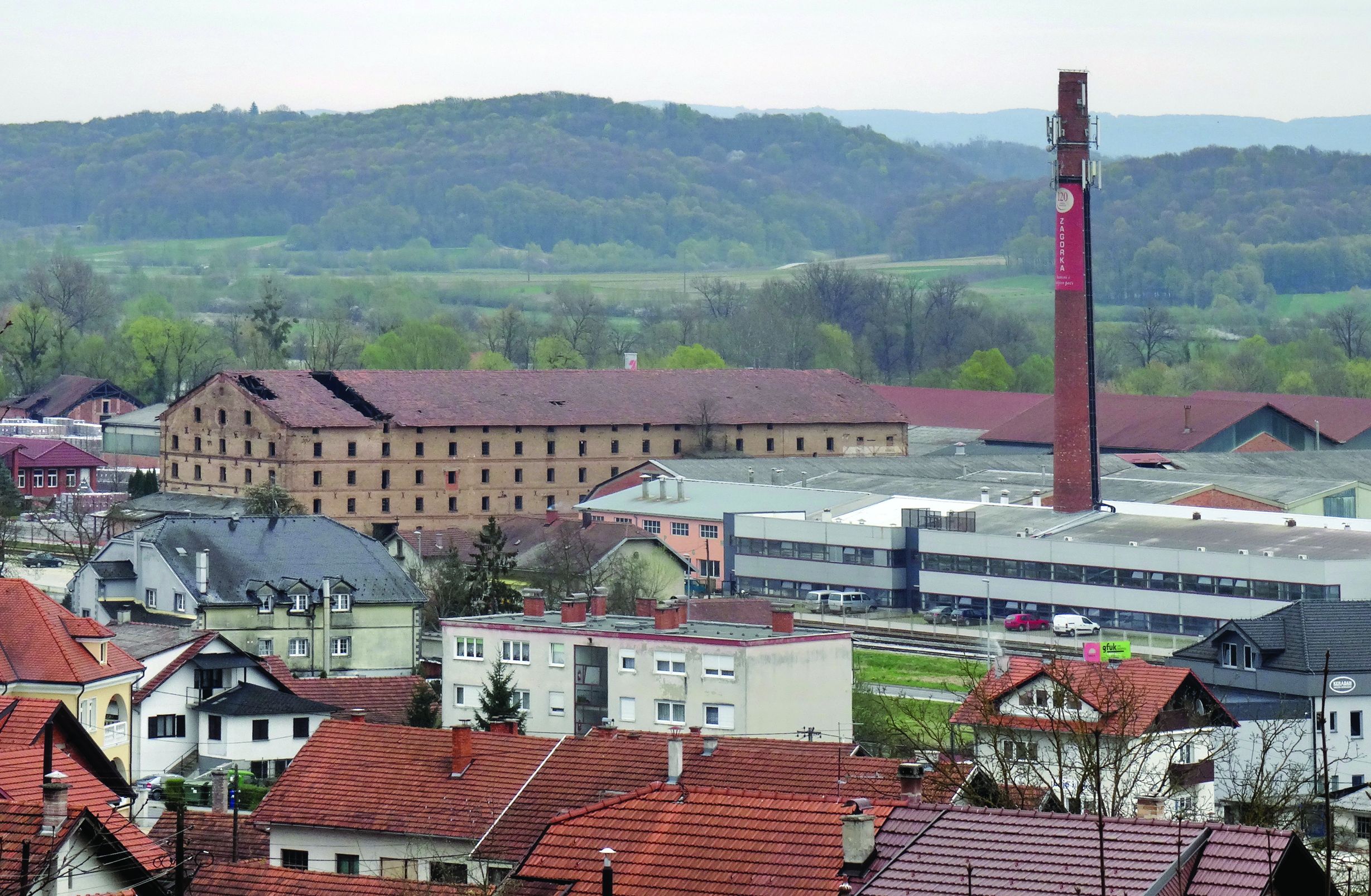 <p>panorama s tvornicom Zagorka</p>