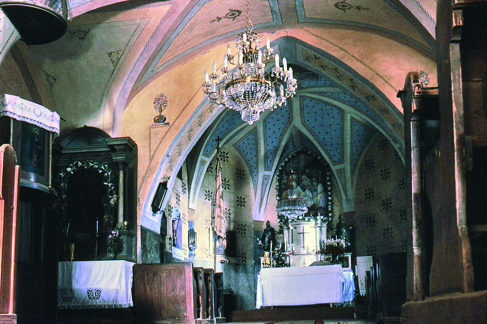 <p>unutra&scaron;njost župne crkve Sveta tri kralja, XVII&ndash;XIX. st.</p>