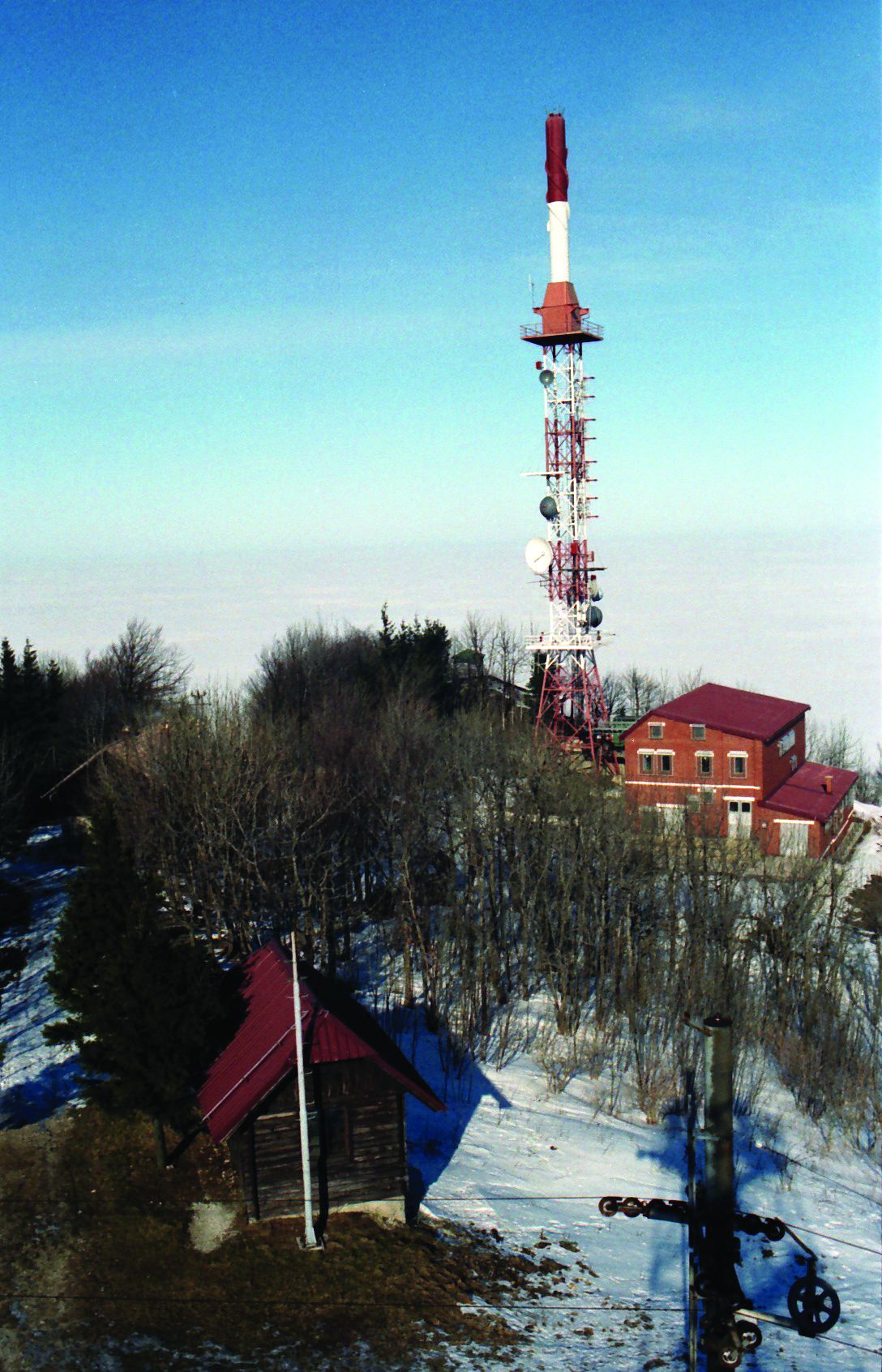 <p>Pasarićev dom i televizijski toranj</p>