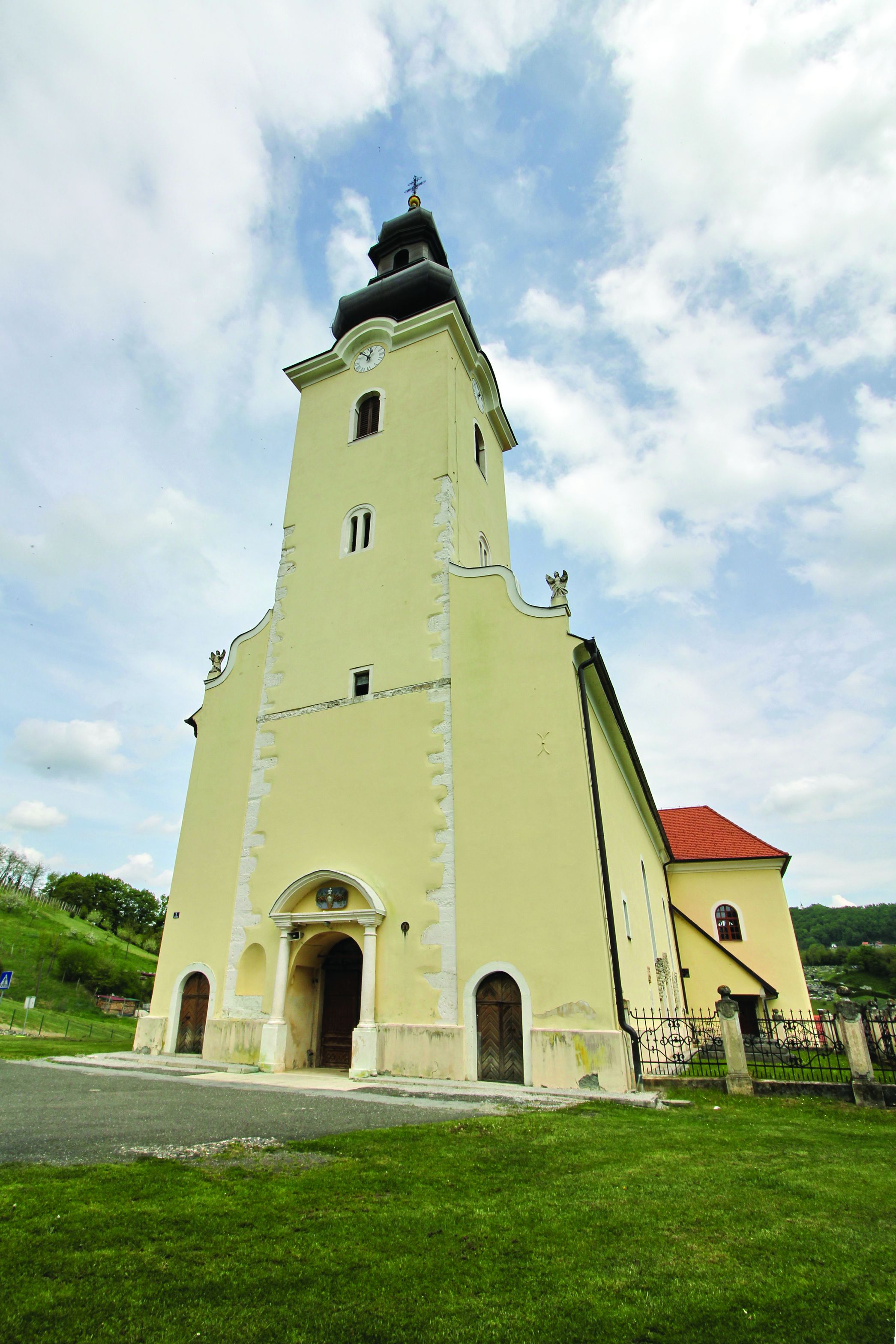 <p>župna crkva Uznesenja Blažene Djevice Marije</p>