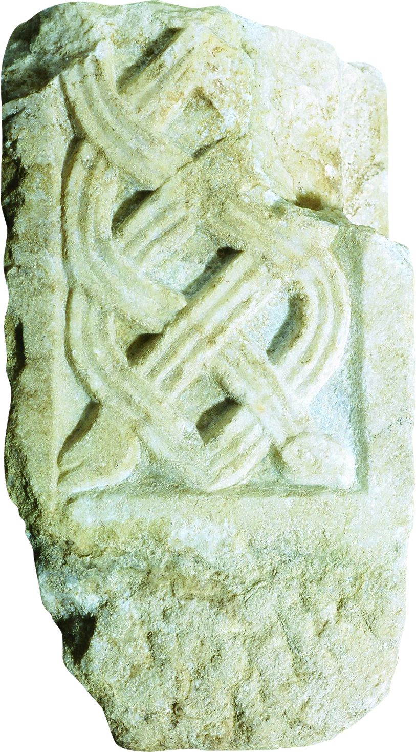 <p>dio pilastra, Majka Božja Gorska, Lobor</p>