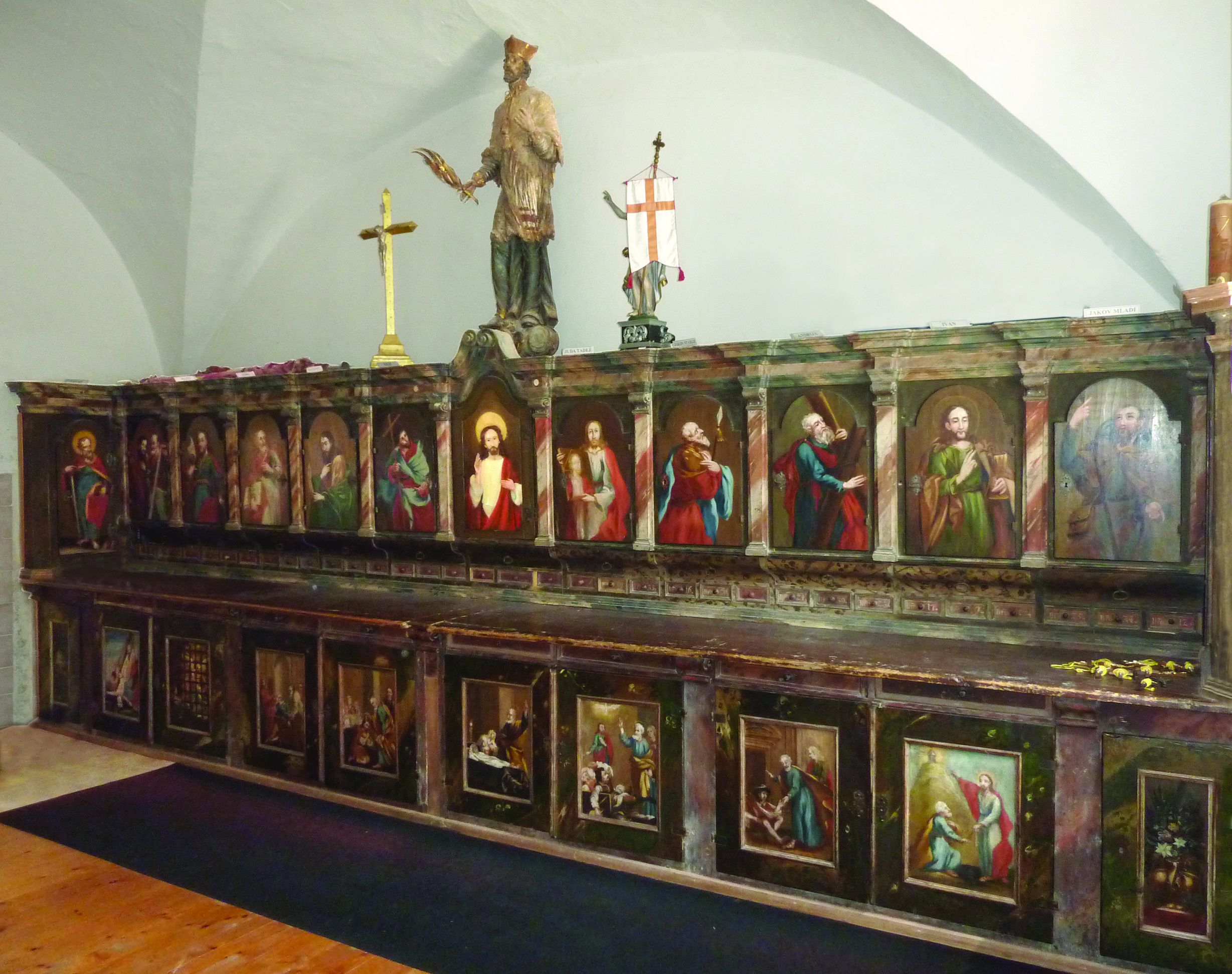 <p>dvodijelni ormar u sakristiji, oko 1750, župna crkva Bezgre&scaron;noga začeća Blažene Djevice Marije, Lepoglava</p>