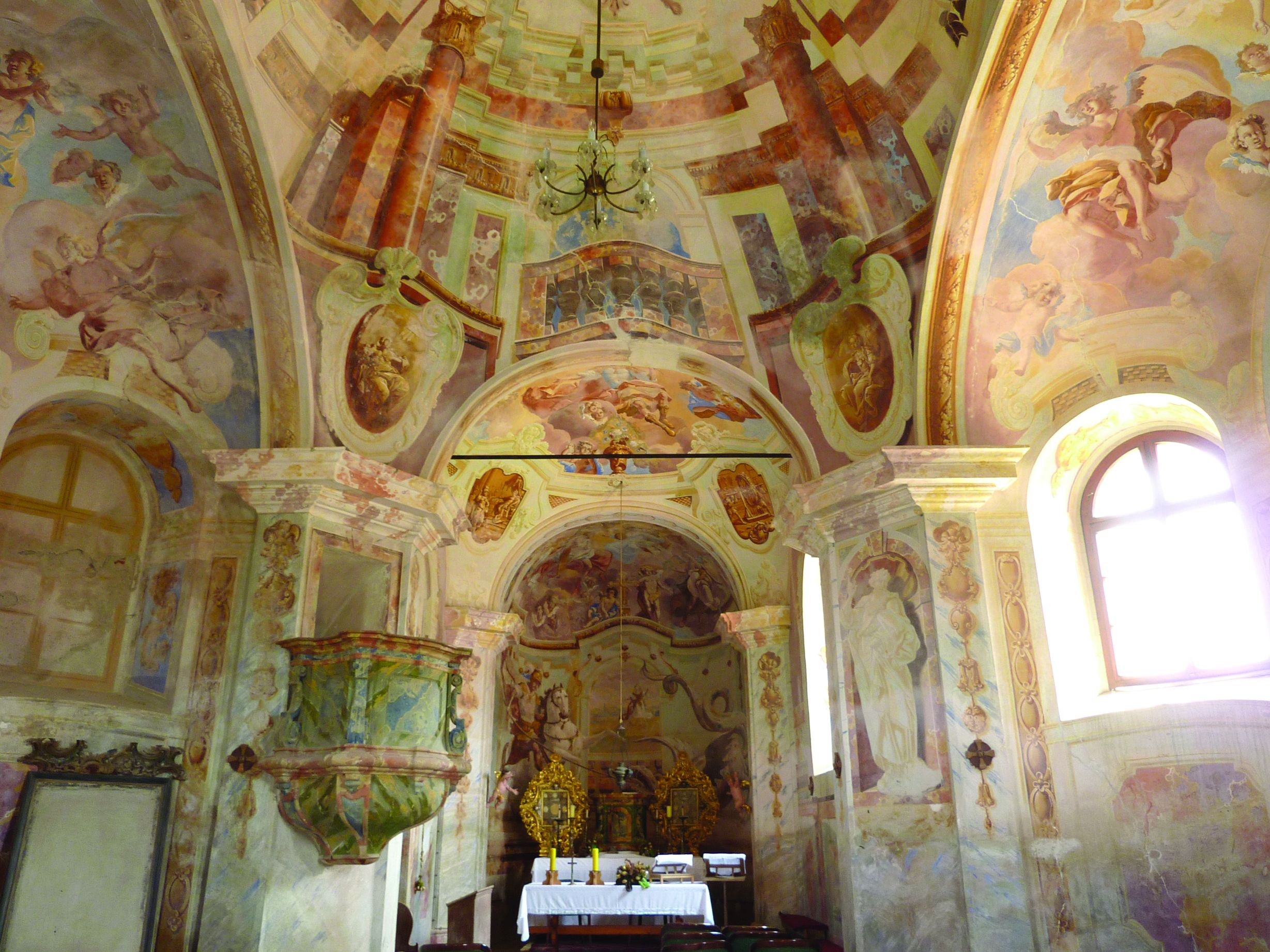 <p>unutra&scaron;njost s propovjedaonicom, 1750, kapela sv. Jurja, Purga Lepoglavska</p>