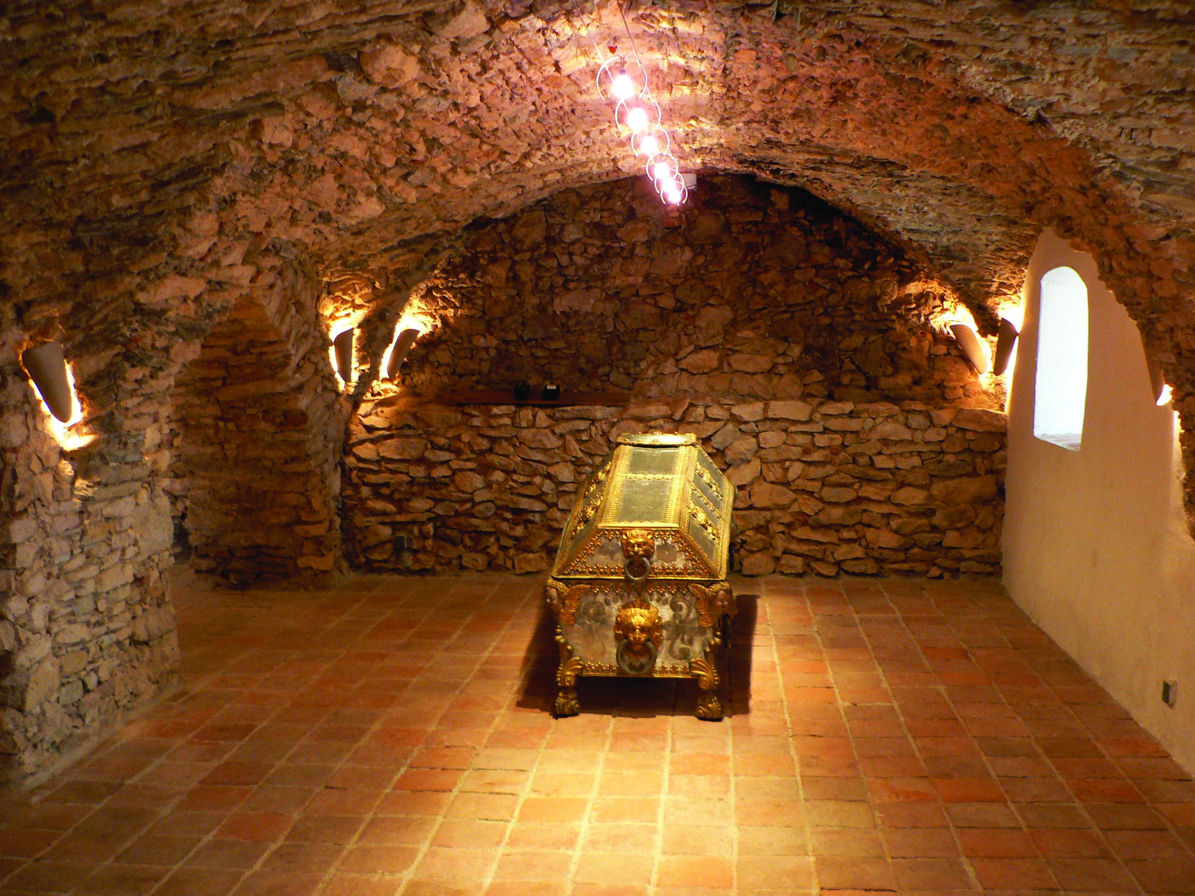 <p>obiteljska grobnica sa sarkofagom Žigmunda I. i Emerika Erdődyja, XVII. st., franjevački samostan, Klanjec</p>