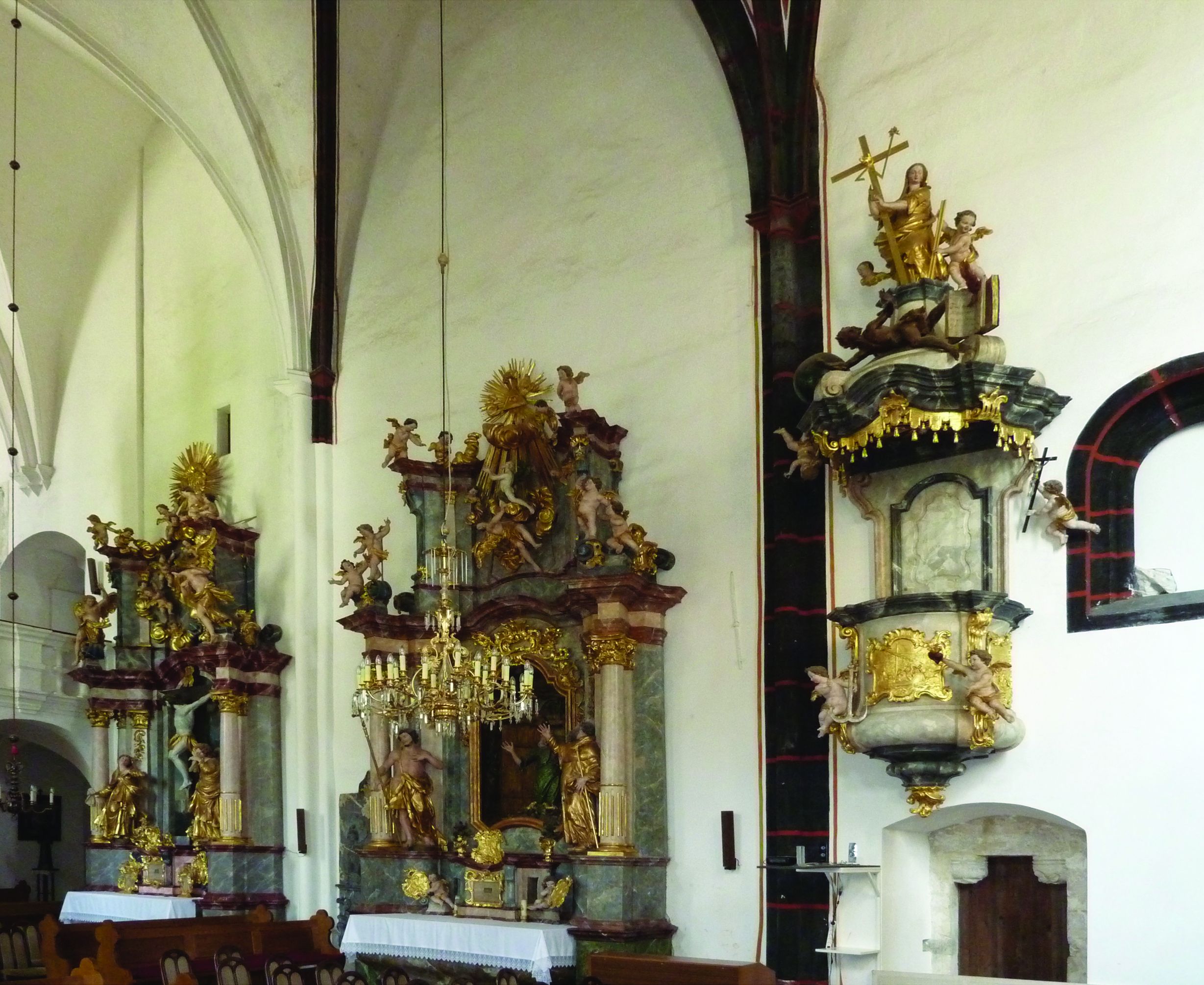 <p>oltar sv. Pavla Pustinjaka i propovjedaonica, XIII. st., župna crkva Bezgre&scaron;noga začeća Blažene Djevice Marije, Lepoglava</p>