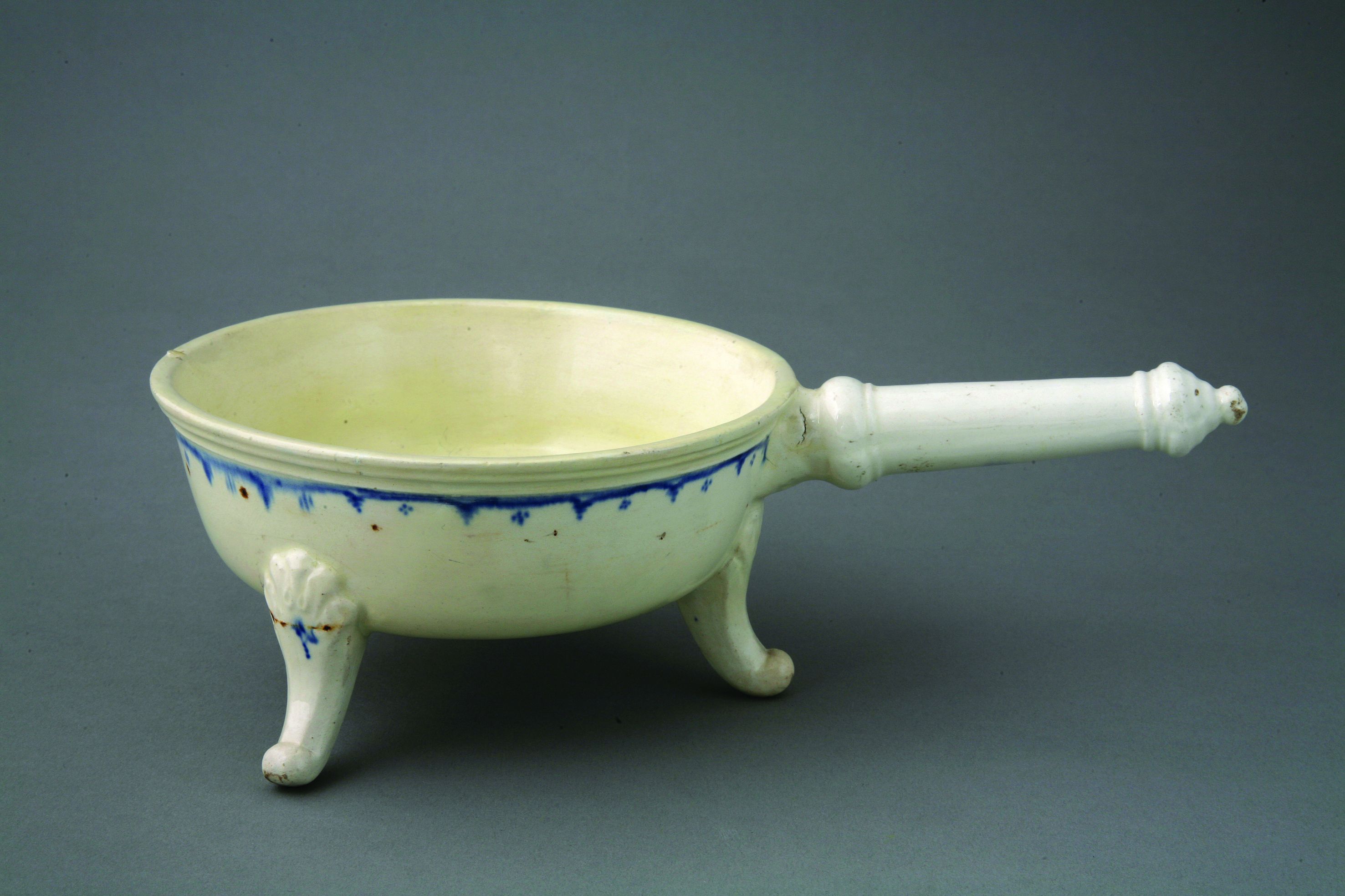 <p>kaserola, polovica XIX. st., Krapinske kamenine; MUO</p>