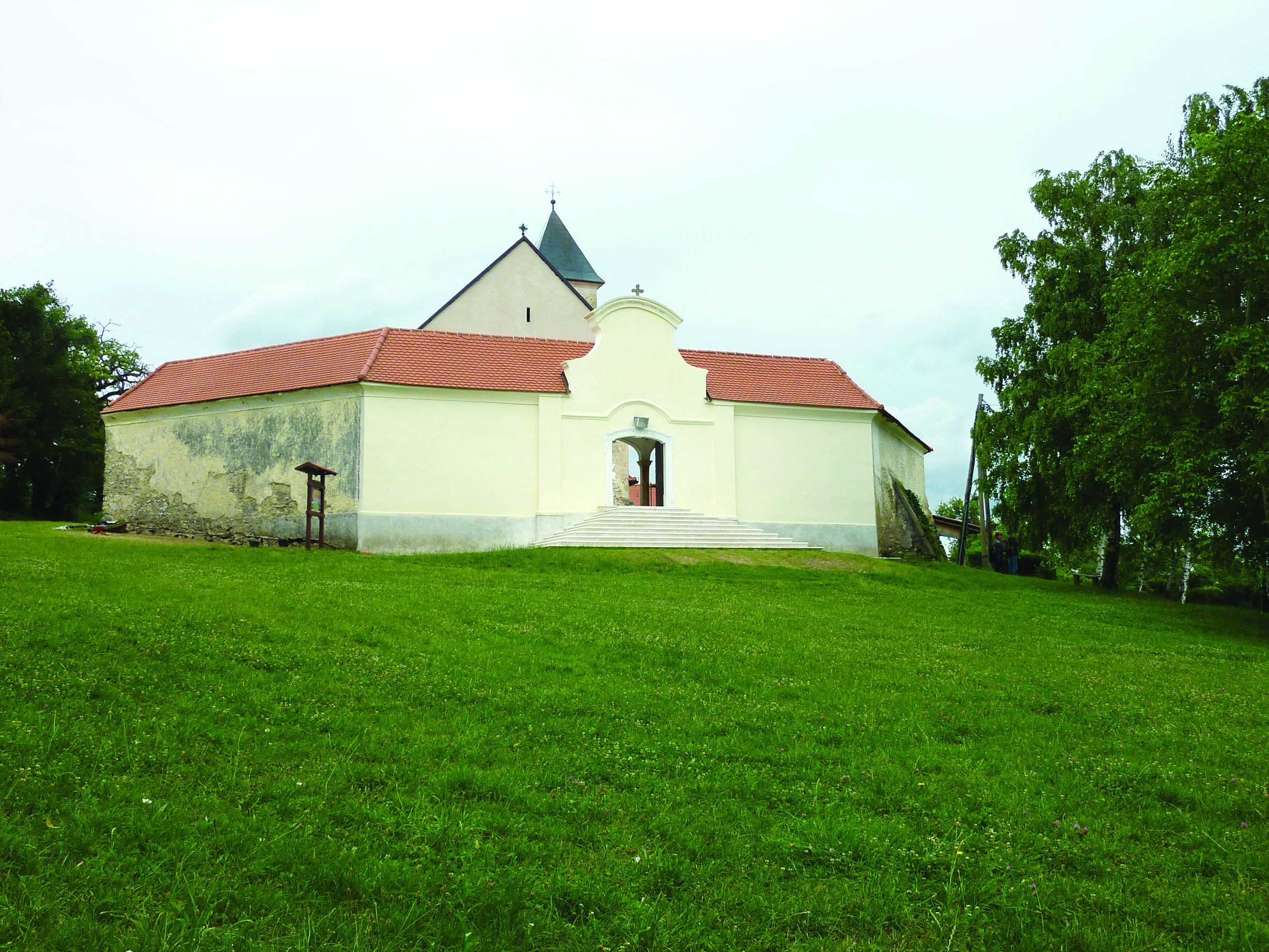 <p>glavni ulaz u sveti&scaron;te</p>