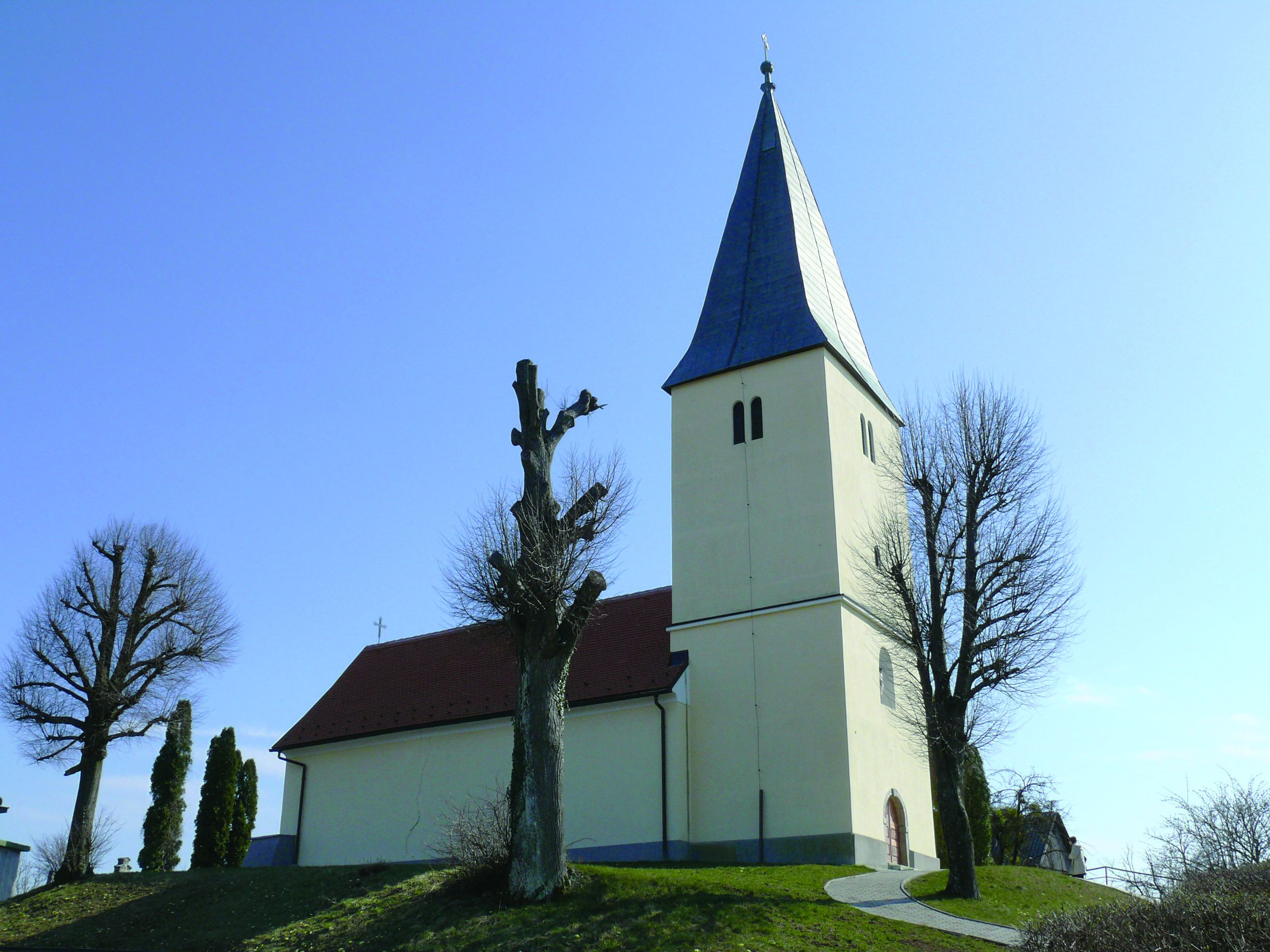 <p>kapela sv. Ivana Krstitelja, XIX&ndash;XX. st., i groblje</p>