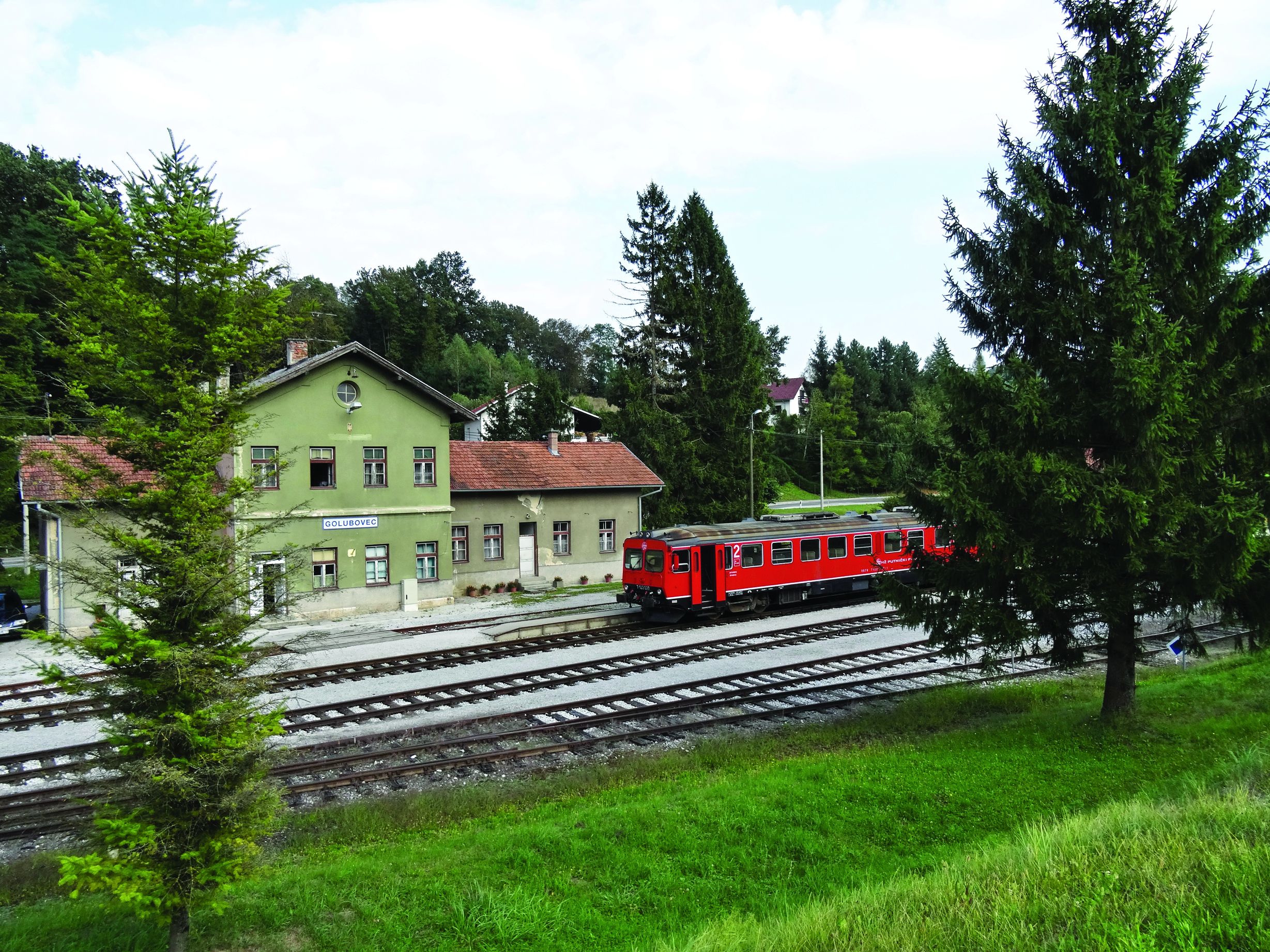 <p>željeznička postaja u Novom Golubovcu</p>