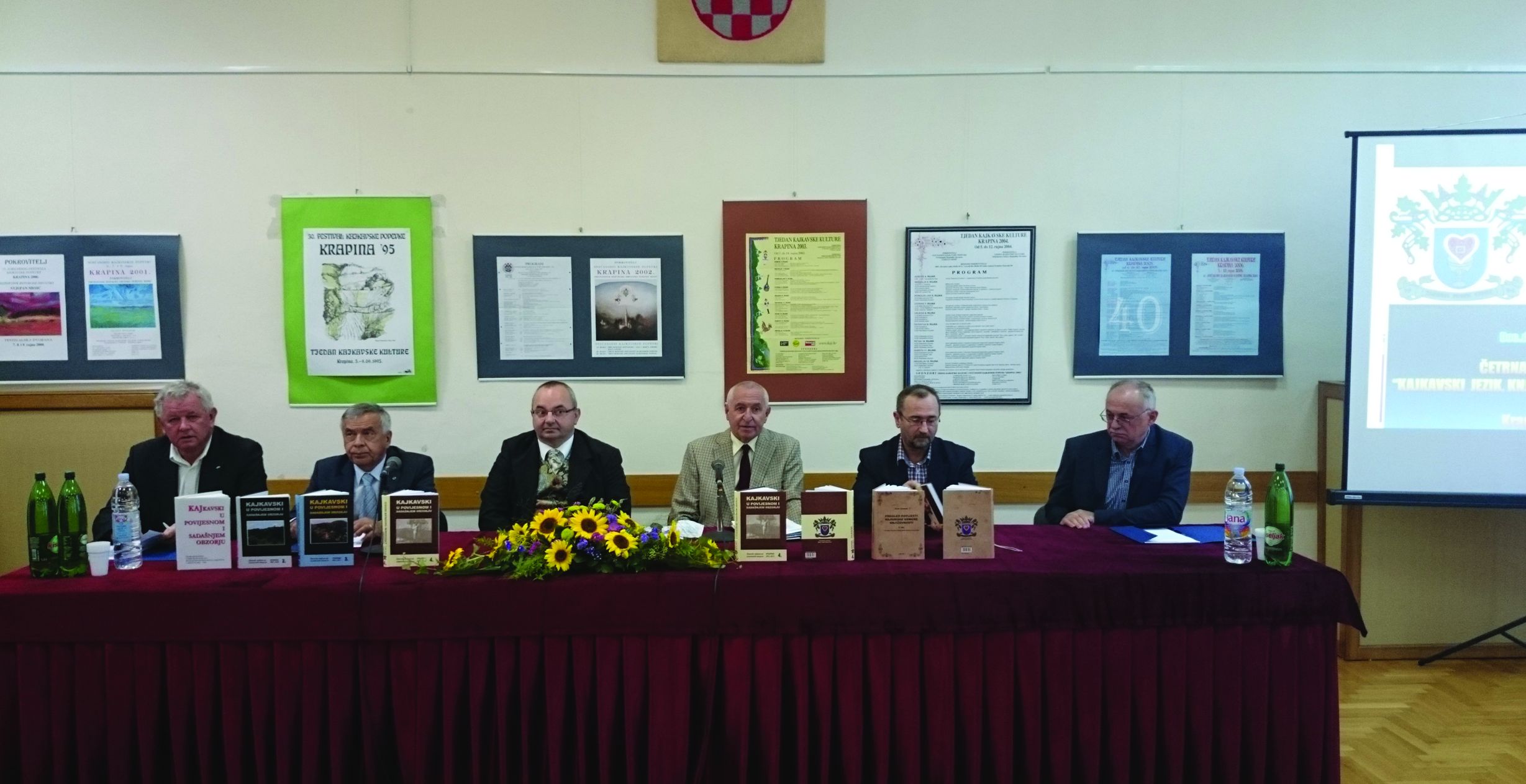 <p>sudionici skupa <em>Kajkavski jezik, književnost i kultura kroz stoljeća, </em>Krapina 2015.</p>