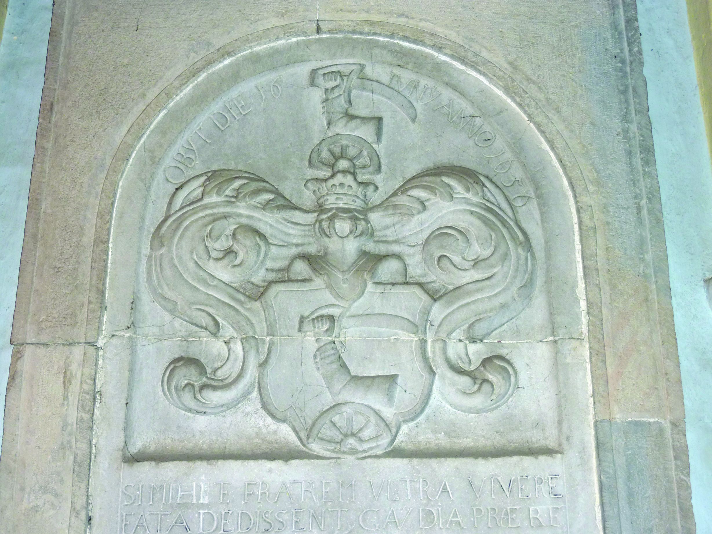 <p>grb obitelji Bedeković Komorski s motivom kotača</p>