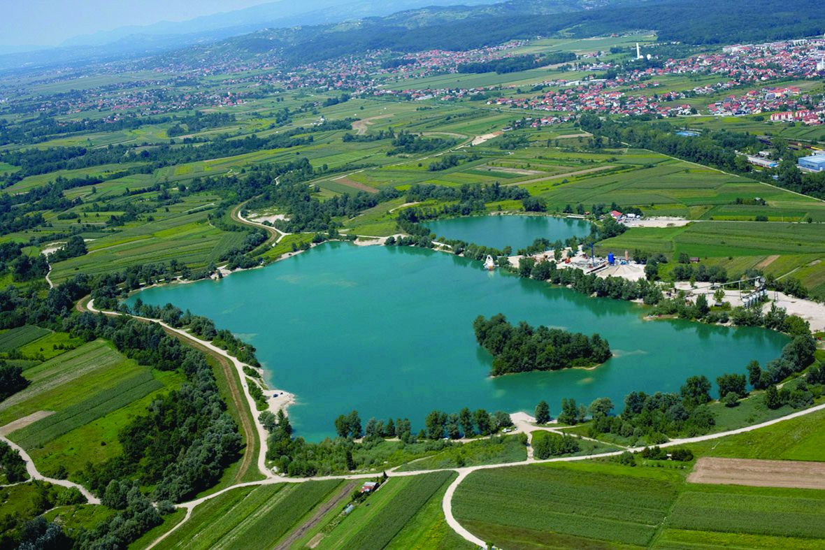 <p>jezero Zajarki</p>