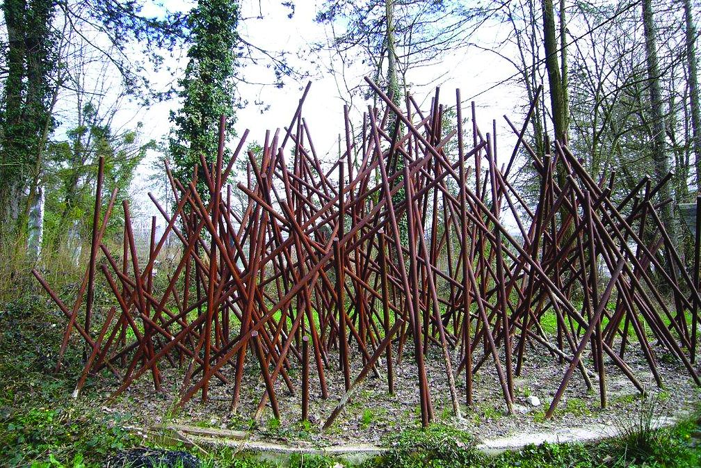 <p>Ante Ra&scaron;ić, <em>Ovalna ki&scaron;a,</em> 2009, Međunarodni park skulptura Jakovlje</p>