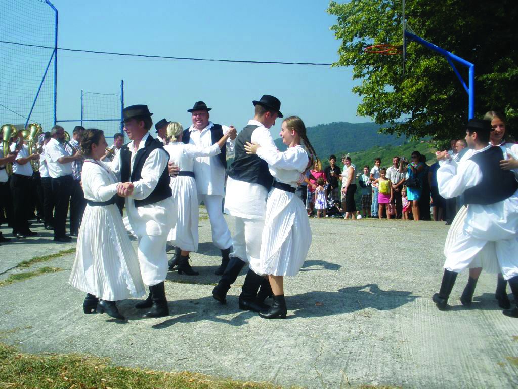 plesovi, tradicijski (folklorni)