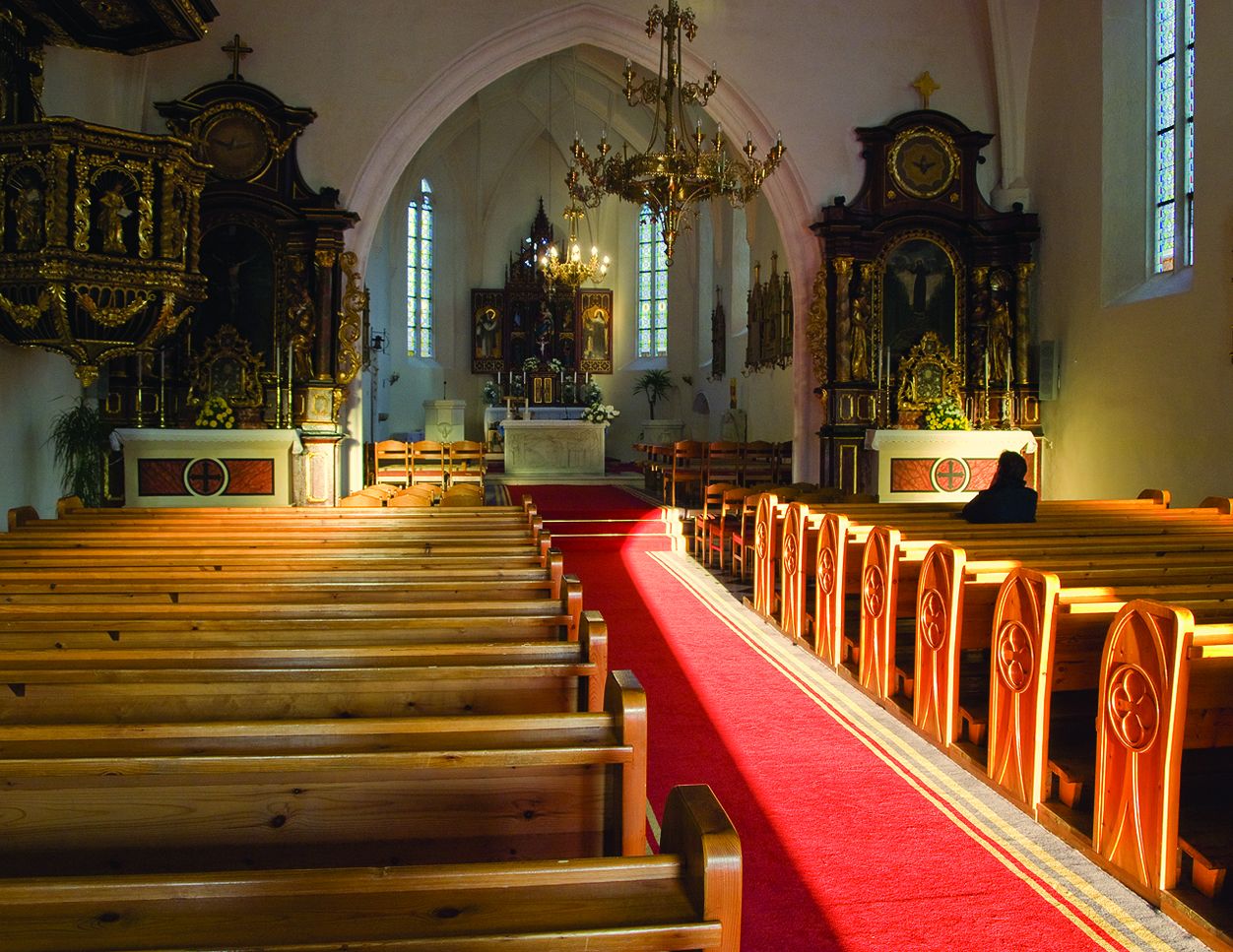 <p>župna crkva Blažene Djevice Marije Kraljice Svete krunice</p>