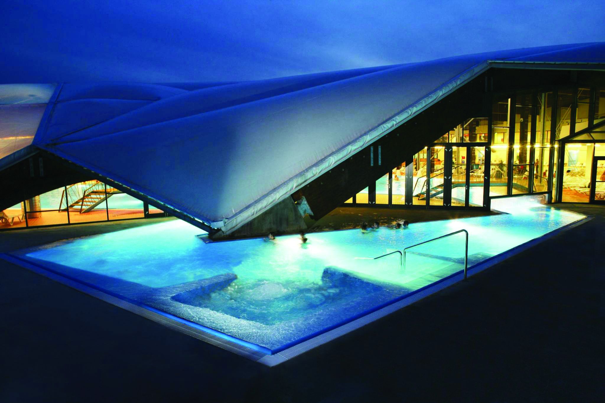 <p>suvremeni vanjski bazen</p>