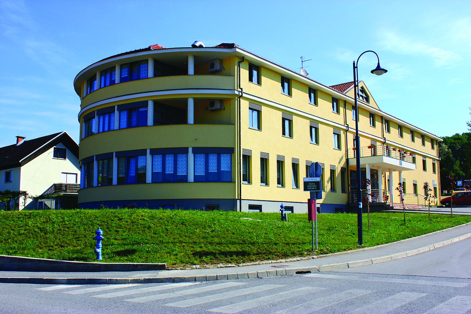 <p>učenički dom</p>