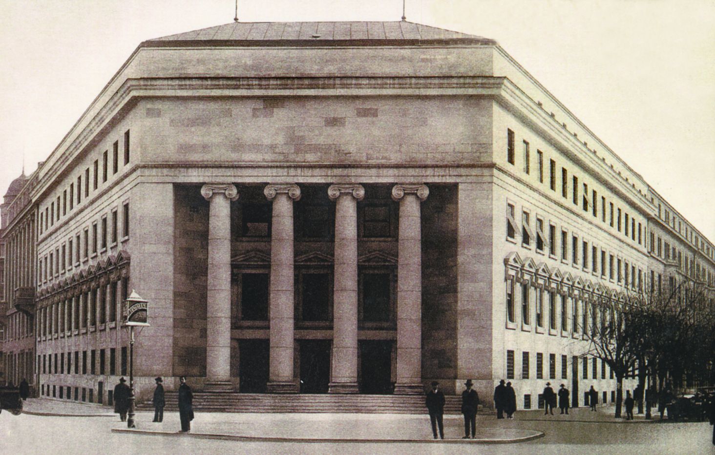 <p>palača Burze, 1923&ndash;27, Zagreb</p>